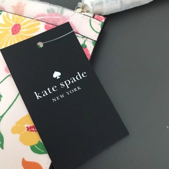 NWT Kate Spade Strawberry Garden Medium Wristlet - Picture 8 of 10
